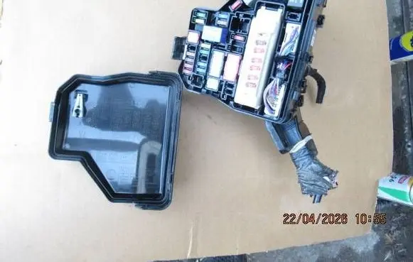 Toyota Yaris Fuse box set 826620D710