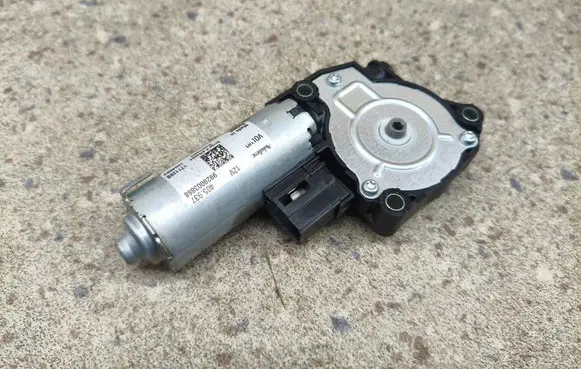 Volvo XC40 Sunroof motor/actuator 9929003868 405937 171128B