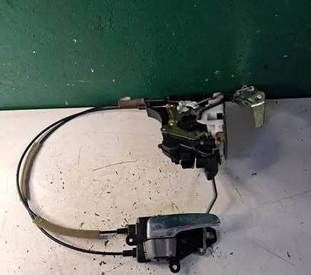 Mitsubishi Grandis Front door lock