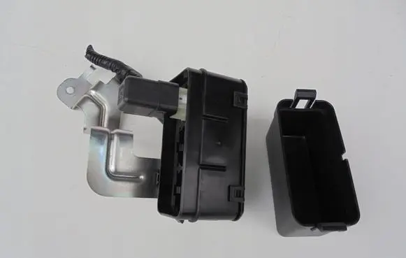 Nissan X-Trail T32 Relay mounting block 