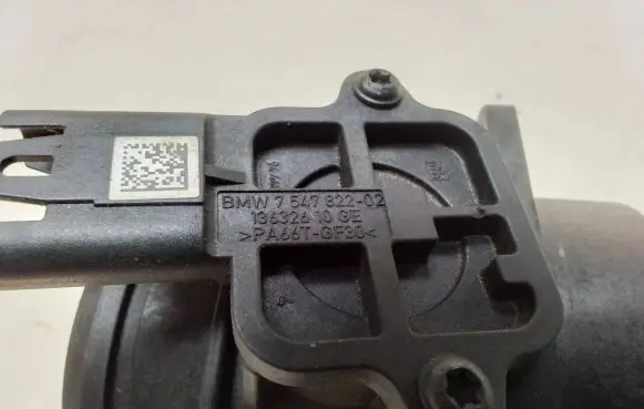BMW X1 E84 Mass air flow meter 1371756569101 7547822 13632610