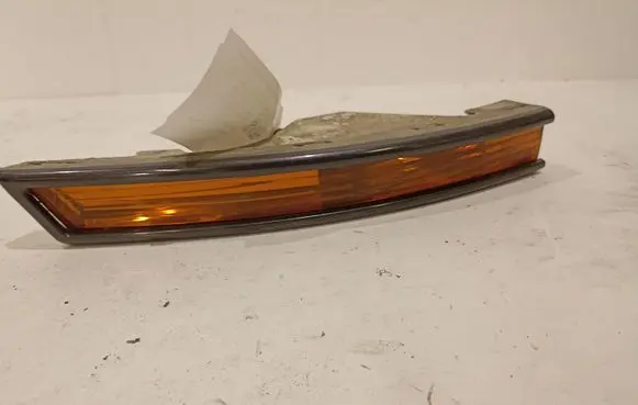 Volkswagen PASSAT B6 Front bumper turn signal 3C0953042J