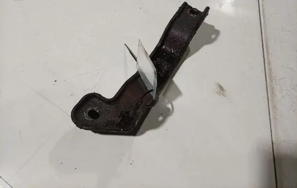 Volvo V50 Engine mounting bracket 