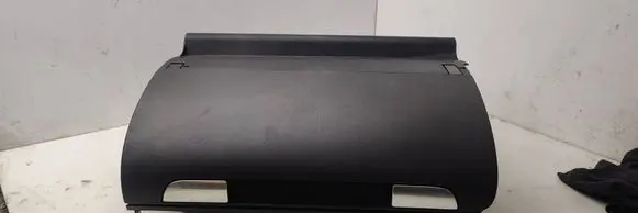Glove box