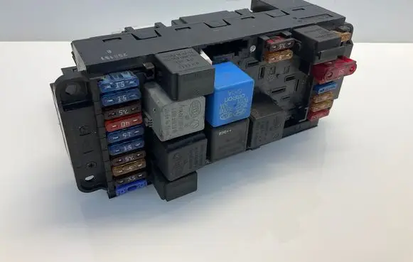 Mercedes-Benz C W203 Fuse module 0025457701 5DK00797300 A0025457701