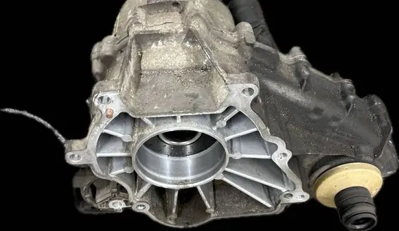 Gearbox transfer box case