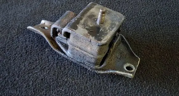 Subaru Legacy Engine mount bracket 4000