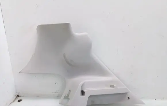 Peugeot 206 Seat belt trim 