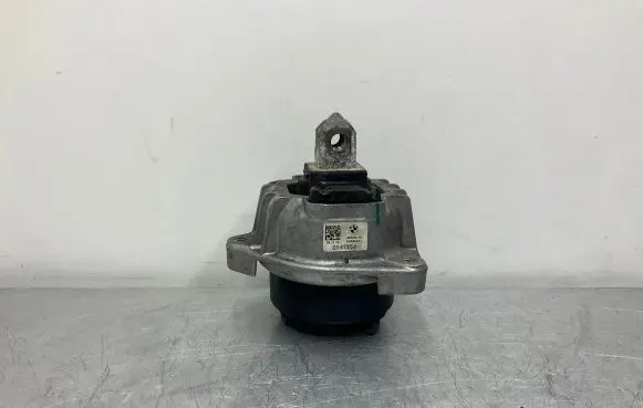 BMW 5 F10 F11 Engine mount bracket 6777373