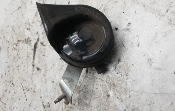 BMW 3 E36 Horn signal 70388115