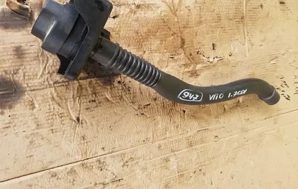 Mercedes-Benz Vito Viano W447 Oil fill pipe A6220103900