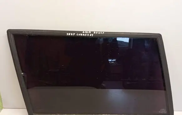 Jeep Cherokee Rear side window