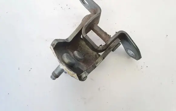 Toyota Avensis T220 Rear door lower hinge