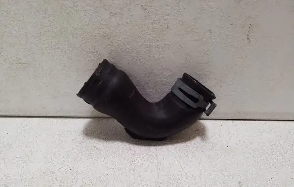 Mercedes-Benz CLS C218 X218 Engine coolant pipe/hose A6512000682