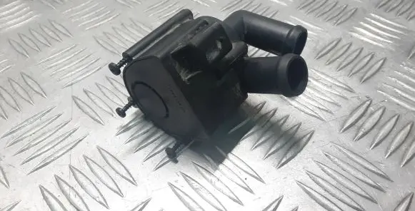 Volvo XC40 Electric auxiliary coolant/water pump 32222110