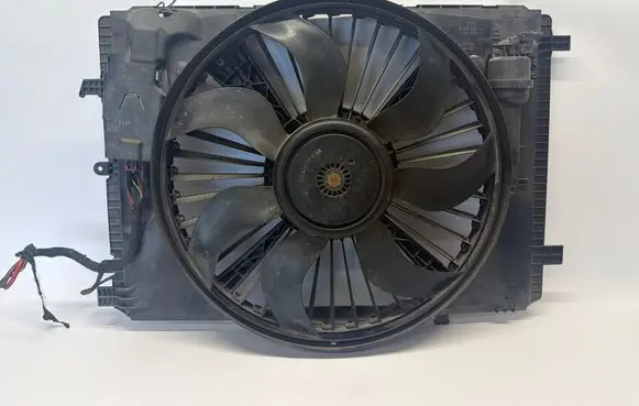Mercedes-Benz C W204 Electric radiator cooling fan A2045001255 A2049062102