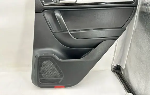 Volkswagen Touareg II Rear door card panel trim 7P6867211
