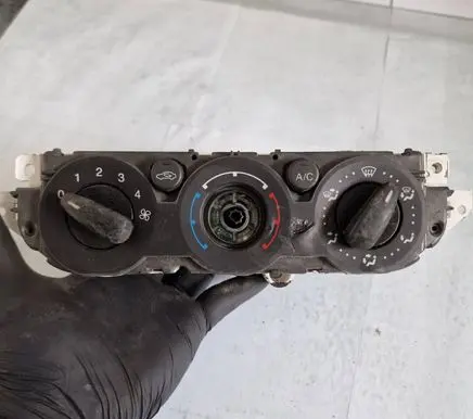 Ford Focus C-MAX Climate control unit 69607320 P69607320 3M5T19980AD