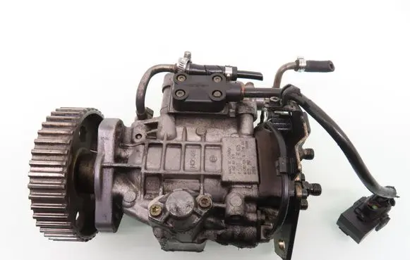 Audi A6 S6 C5 4B Fuel injection high pressure pump 028130115M 0460404971