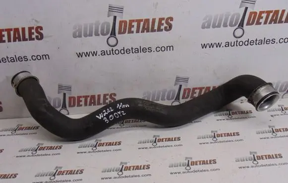 Mercedes-Benz E W212 Engine coolant pipe/hose A2045013182