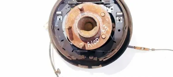Rear wheel hub