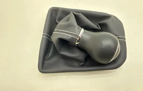 Seat Arona Gear lever shifter trim leather/knob 6F0711113M