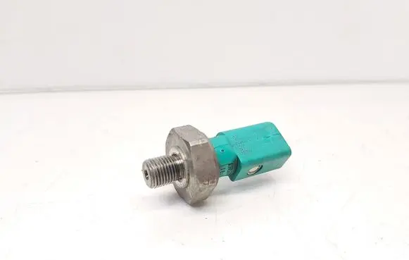 Skoda Octavia Mk3 (5E) Oil pressure sensor 04L919061