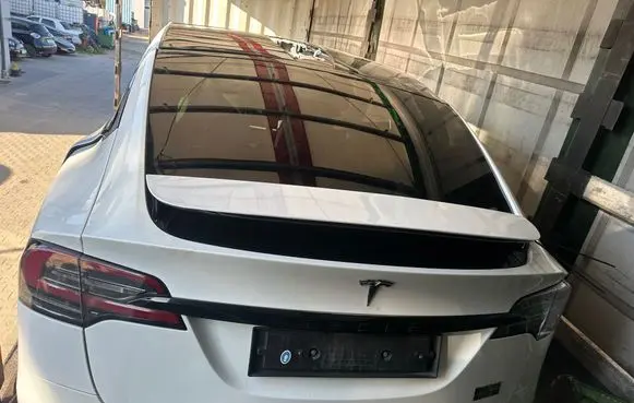 Tesla Model X Truck tailgate 