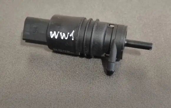 BMW 5 F10 F11 Windscreen/windshield washer pump 6934160