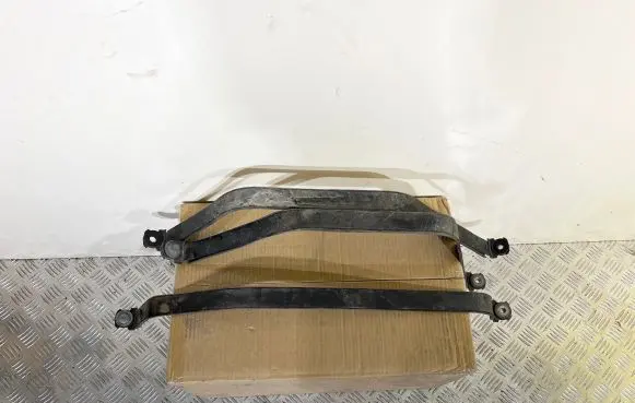 Porsche Cayenne (92A) Fuel tank mounting bracket 7P5201654B 7P5201392B