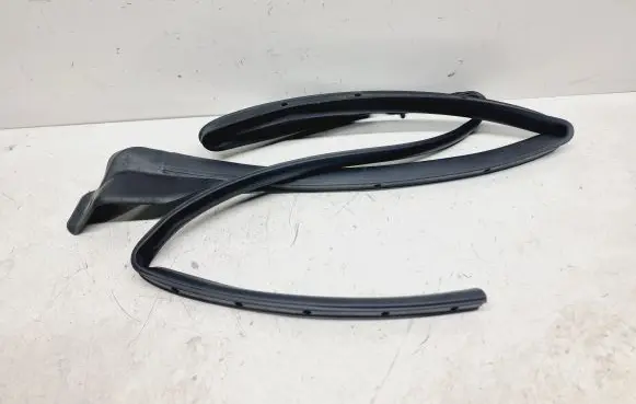 Opel Mokka B Rubber seal front coupe door 9834794780