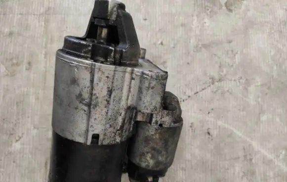 Peugeot 308 Starter motor V755001780