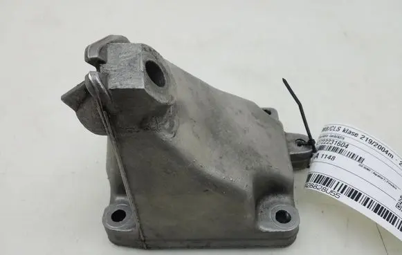 Mercedes-Benz CLS C219 Engine mounting bracket A2722231604