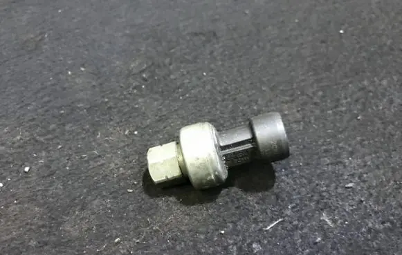 Daewoo Lacetti Air conditioning (A/C) pressure sensor 2CP1511 2CP15-11
