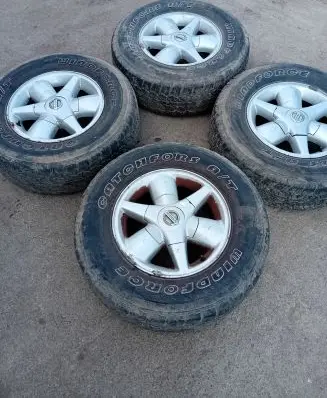 Nissan Pathfinder R50 R16 alloy rim 