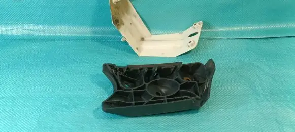 Seat Altea XL Front bumper mounting bracket 5P0807183A