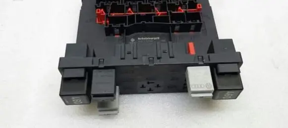 Volkswagen PASSAT B6 Fuse module 3C0937049AE