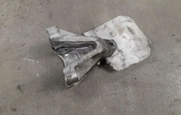 Audi A8 S8 D4 4H Engine mount bracket 8K0199307BJ