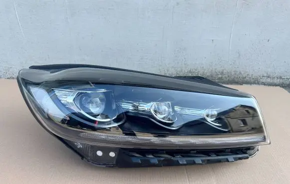 KIA Sorento Headlight/headlamp 92102-C56XX