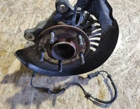 Chrysler Pacifica Front wheel hub 68189018AB