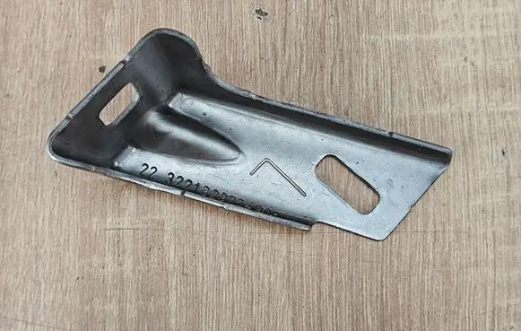 BMW 8 G16 Muffler mount bracket/holder 9297649