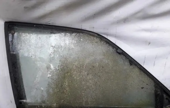 Mazda 626 Front door window glass four-door
