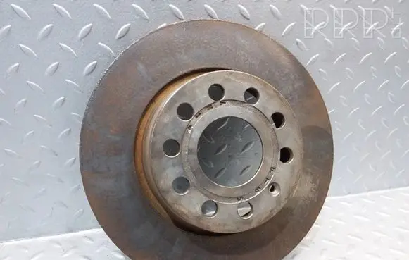 Volkswagen Jetta VI Rear brake disc 5C0615601