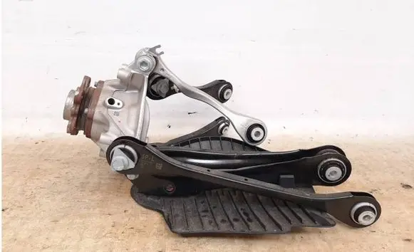 BMW X4 G02 Rear wheel hub spindle/knuckle 6879749 33306879749