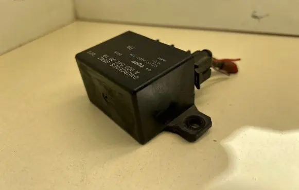 Mercedes-Benz E W211 Charging relay A0025423819 V2313AA200114