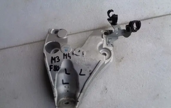 BMW M4 F82 F83 Engine mounting bracket 6789093