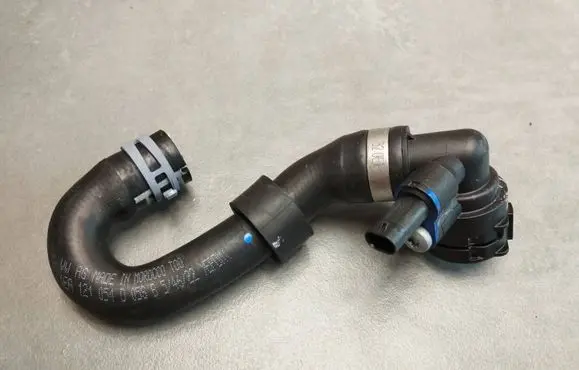 Audi Q4 Sportback e-tron Engine coolant pipe/hose 1EA121054D