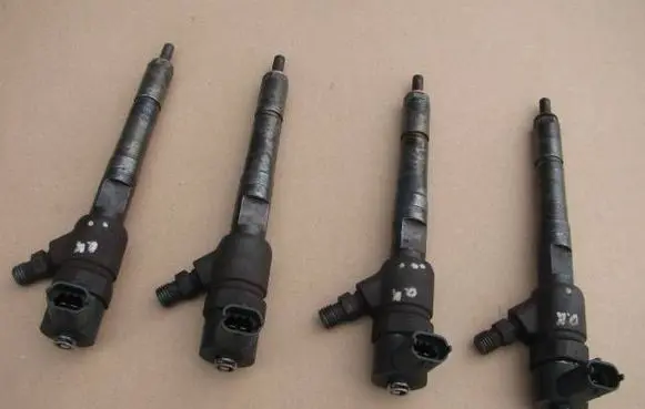 Lancia Ypsilon Fuel injectors set 0445110322