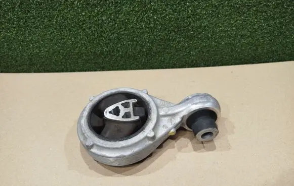 Renault Koleos II Engine mount bracket 