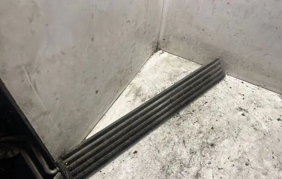 Volkswagen Touareg I Power steering radiator 7L8422885A
